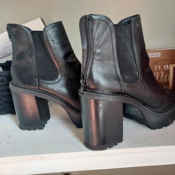 Madden Girl Rezzaa Chelsea Booties - Picture 2 of 3